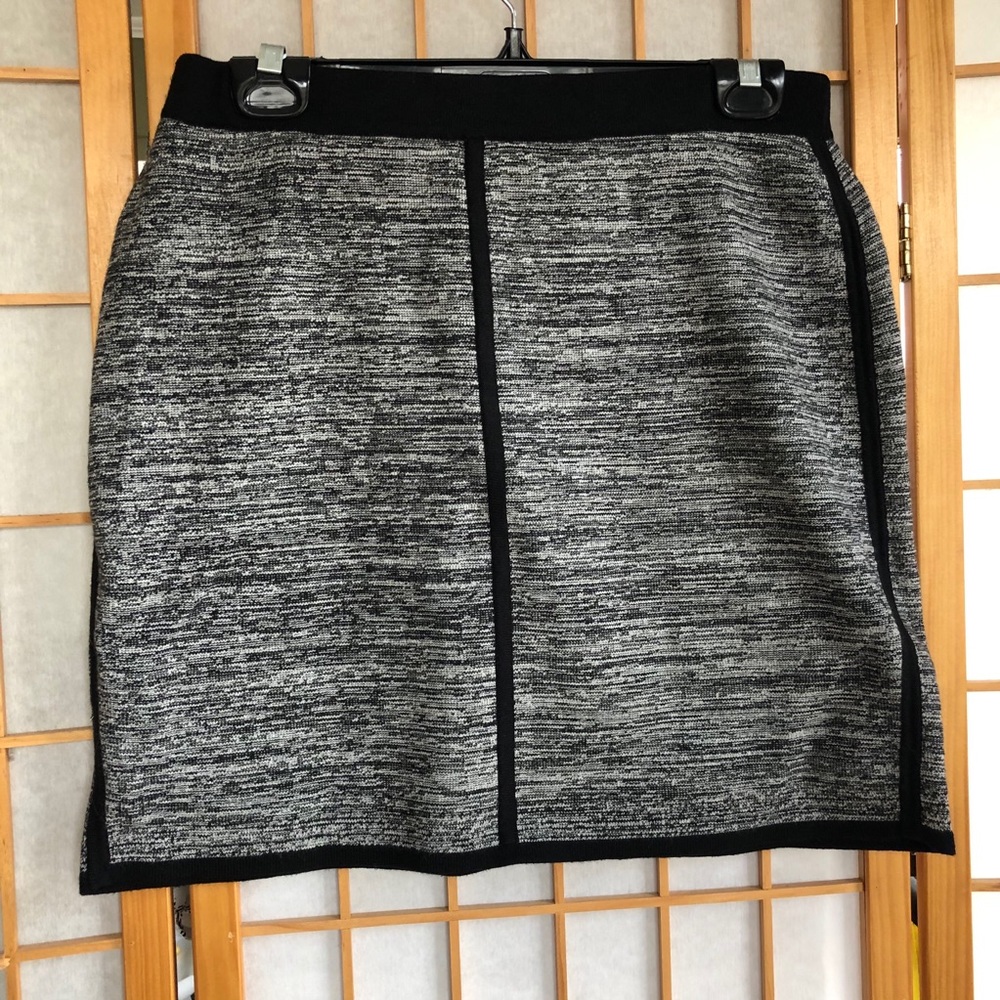 2 for 20$ Ann Taylor knit skirt M